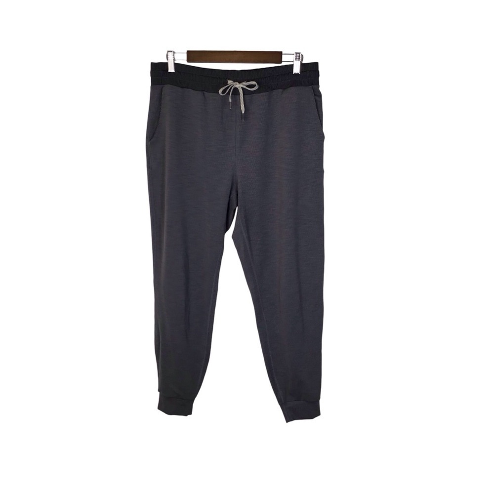 Vuori Lux Rib Performance Jogger in Grey.